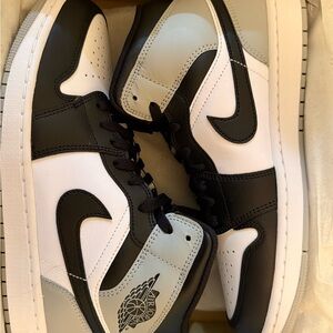 Jordan 1 Mid ‘Barons’